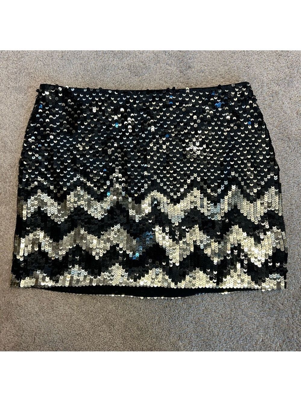 Alice + Olivia metallic gold black chevron sequin miniskirt Sz 8 sparky clubwear
